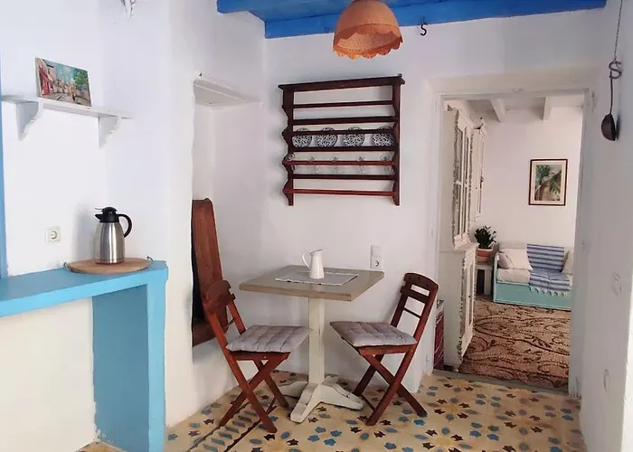 Дом отдыха Town House Near Old Town With Rooftop Jacuzzi *