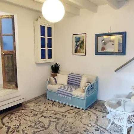 Holiday home Town House With Rooftop Jacuzzi