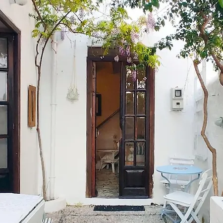 Town House With Rooftop Jacuzzi Holiday home